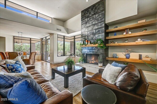 Building Photo - 10687 E Fernwood Ln