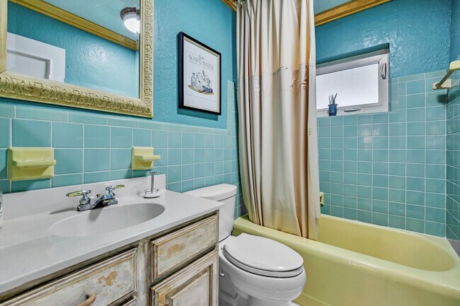 Building Photo - 2277 SE 15th St