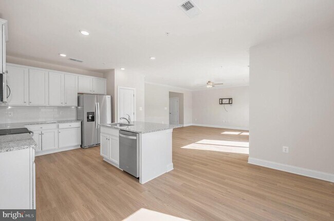 Building Photo - 9962 Roulette Dr