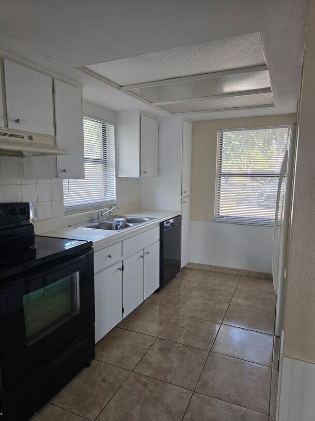 Building Photo - 3 bedroom 1 bath home