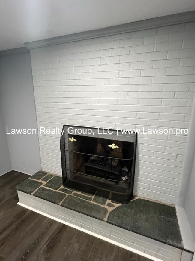 Building Photo - Very Nice & Spacious Home in Hidden Valley...