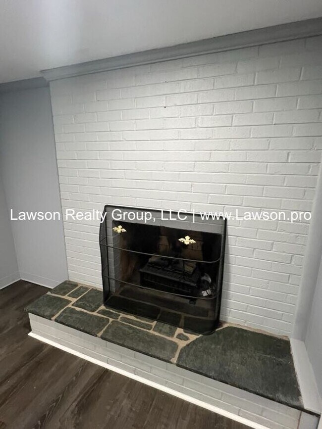 Building Photo - Very Nice & Spacious Home in Hidden Valley Neighborhood - Pet Friendly!