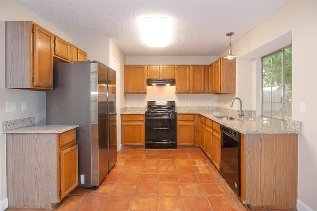 Building Photo - 1004 Kavanagh Dr