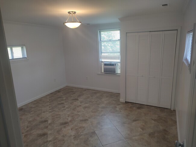 Master bedroom - 4011 Bandy Rd