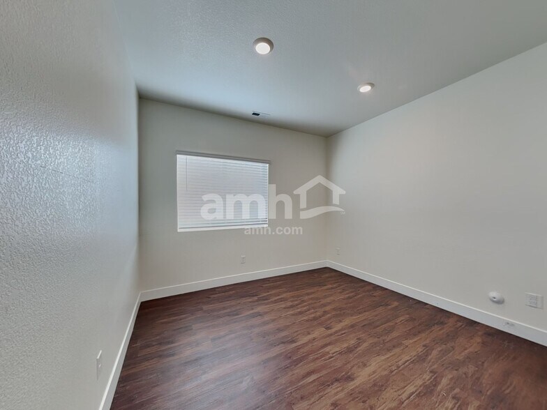 Building Photo - 3975 Ryedale Wy