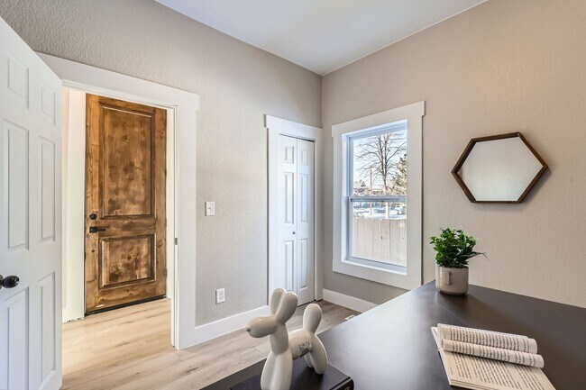 Building Photo - Newly Remodeled Home!