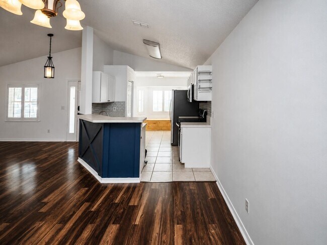 Building Photo - 405 Island View Cir
