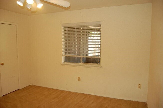 Building Photo - 15926 Pfeiffer Dr