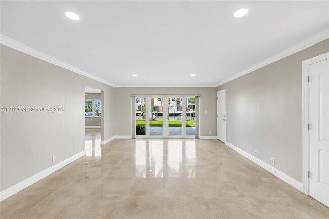 Building Photo - 633 Solar Isle Dr