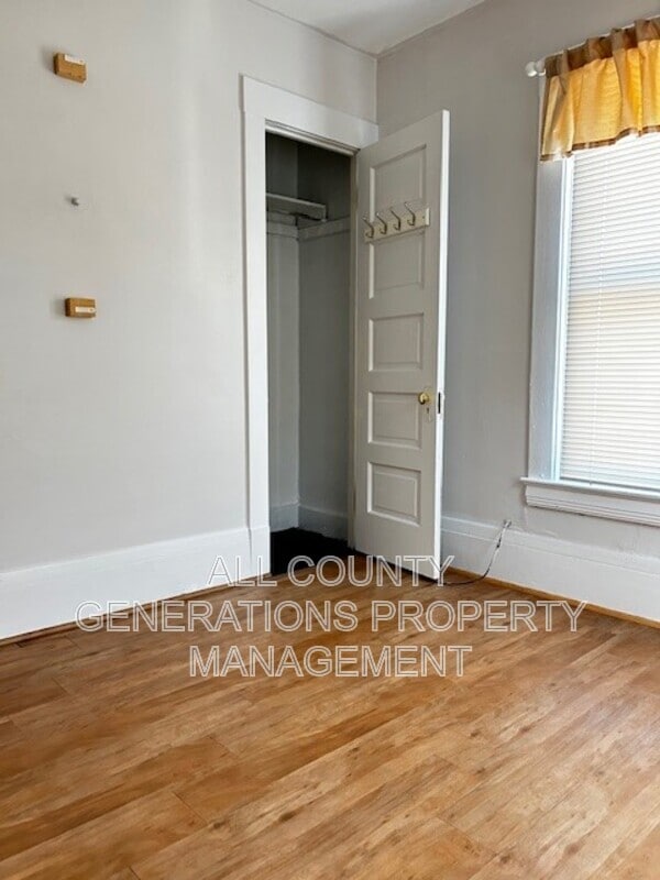 Building Photo - 1361 E 43rd St