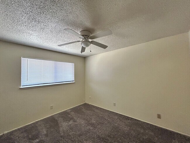Building Photo - 3125-3127 Cottage Park Avenue
