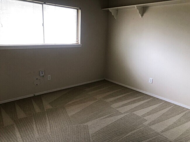 Building Photo - 3/2/2 Available May 2026