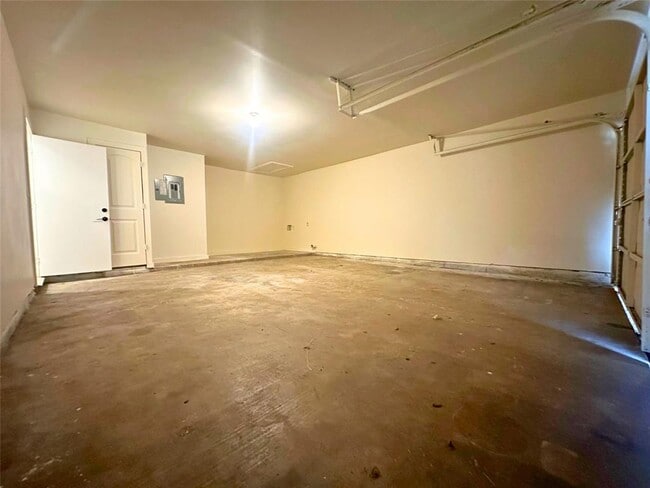 Building Photo - 2525 Dovemeadow Dr