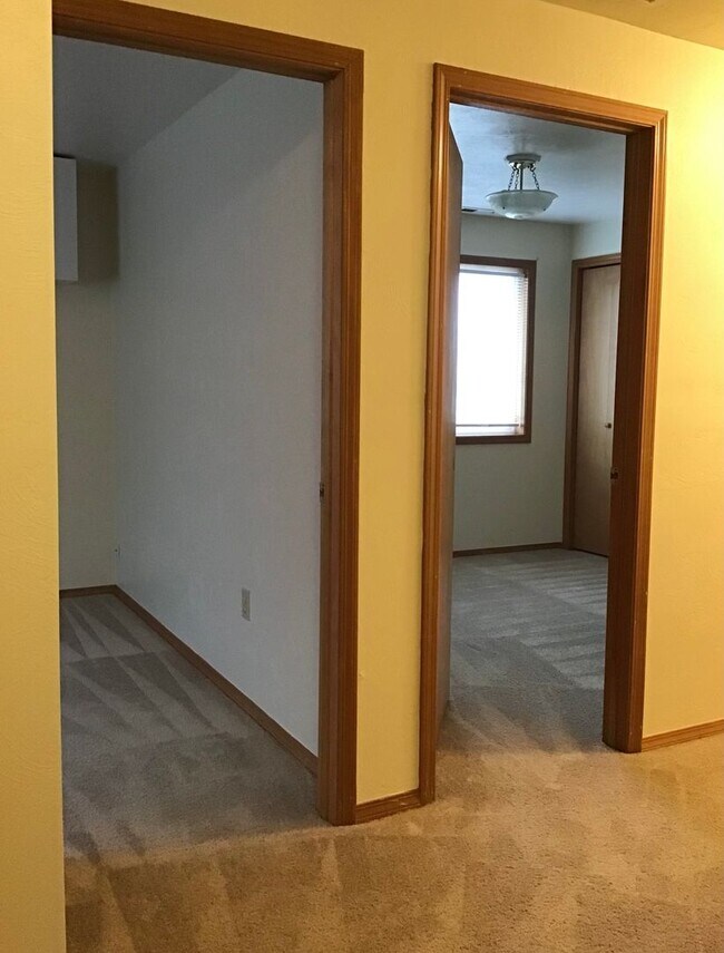 Building Photo - 3012 NE Glacier Way