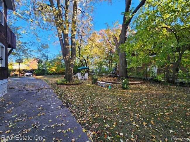 Building Photo - 400 Stratford Rd