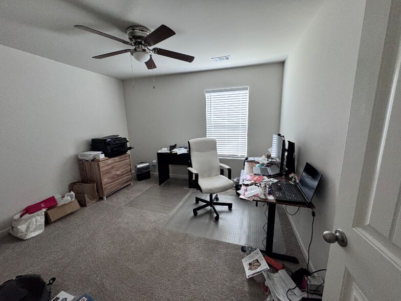 Building Photo - 1919 Aquinas Ct