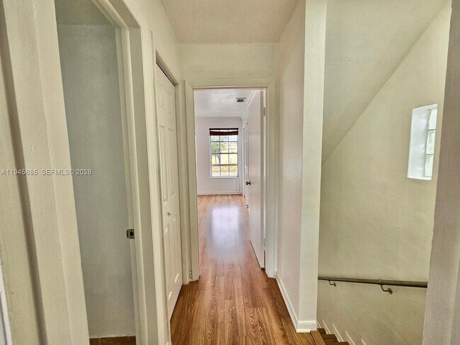 Building Photo - 0000 00000