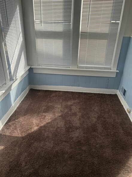 Unit #2 - 1011 S Willett St