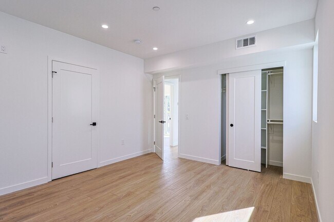 Building Photo - 4 Bed | 4.5 Bath | 2024 Construction | Tow...