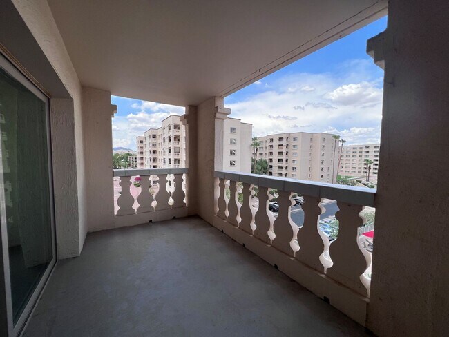 Building Photo - SCOTTSDALE SHADOWS LUXURY CONDO WITH AC, WATER INCLUDED AND 9 HOLE GOLF