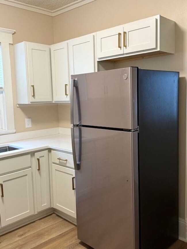 Building Photo - One Bedroom Duplex ( first floor)  $1160