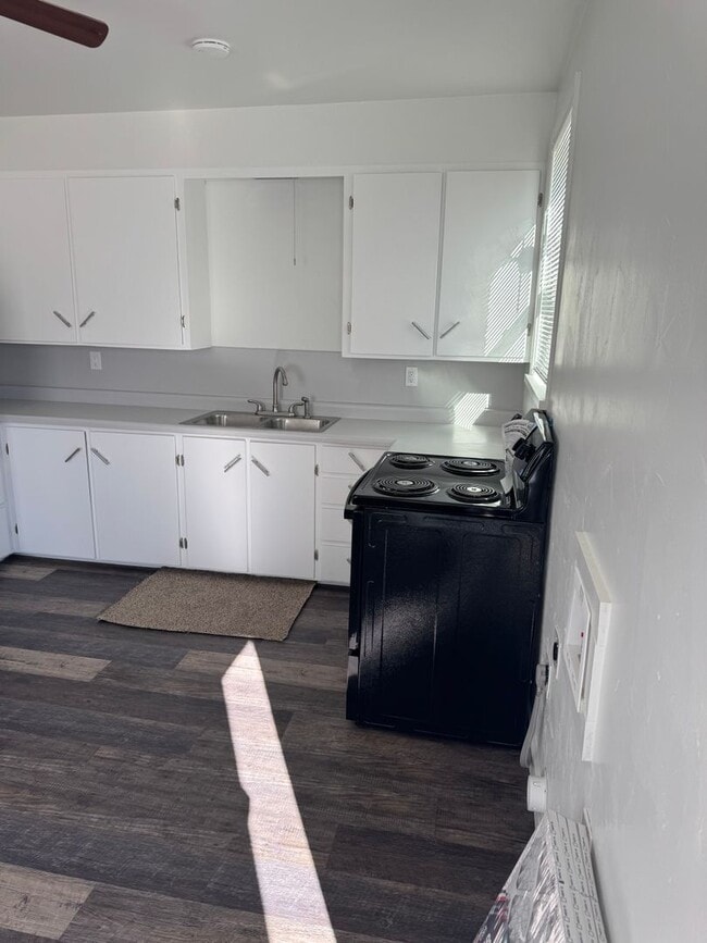 Building Photo - Charming older home