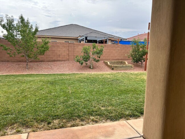 Building Photo - Spacious Single-Level Living in St. George!