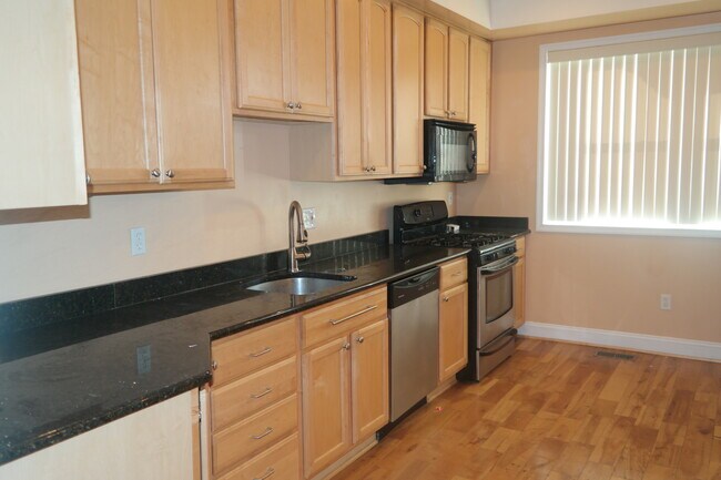 Building Photo - Charming 2 Bedroom/2.5 Bathroom Townhome in Linwood/Patterson Park, MD!