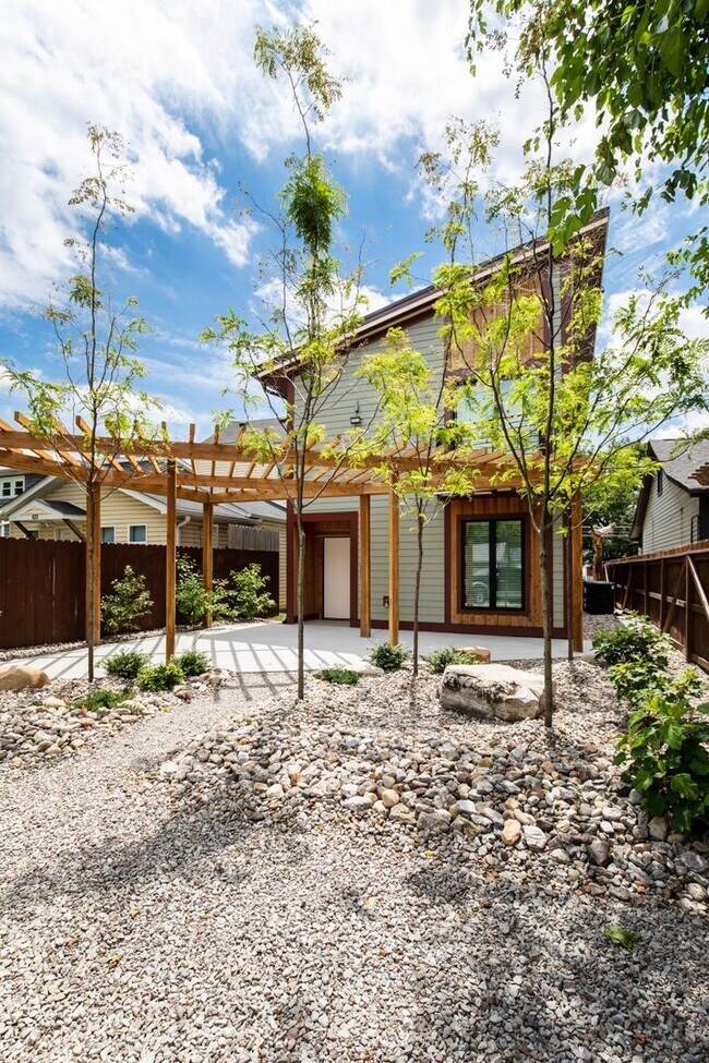 Building Photo - 4 Bedroom/4 Bath St Joseph Home- Available...