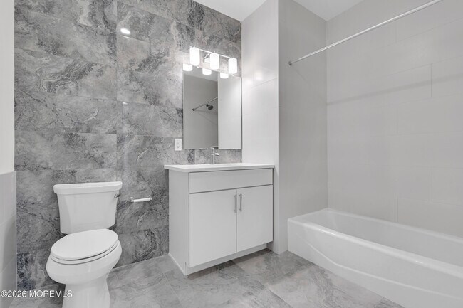 Building Photo - 19 Carr Ave