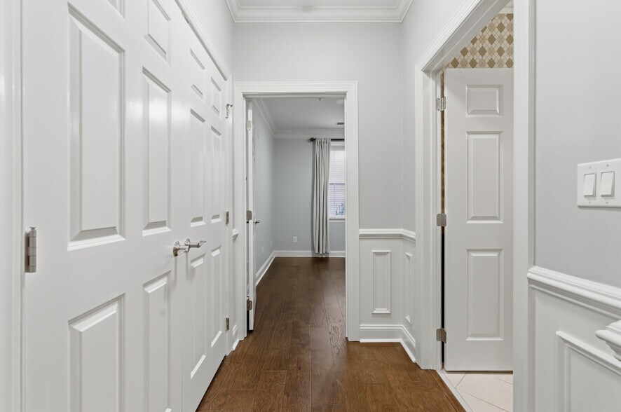 Building Photo - 10421 Rosegate Ct