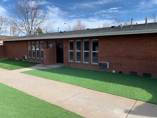 Building Photo - 1740 Azalea Dr