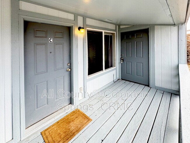 Building Photo - 915 Hathaway Dr