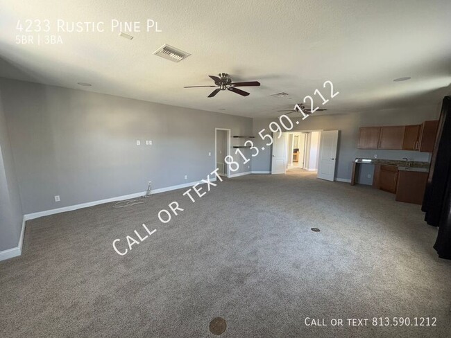 Building Photo - Spacious Wesley Chapel Home