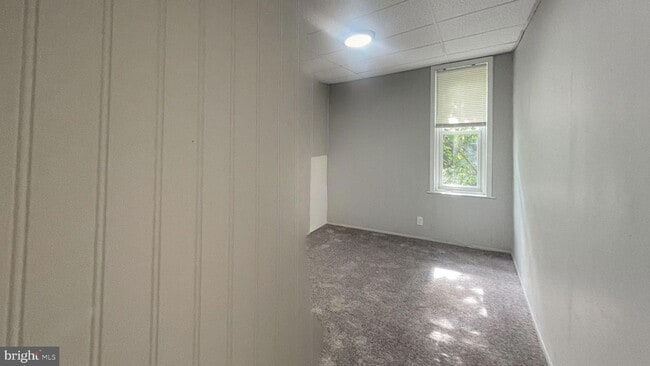 Building Photo - 6152 Glenmore Ave