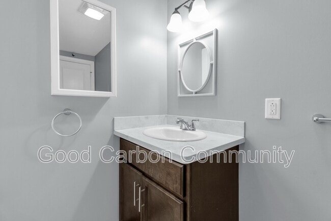 Building Photo - 618 Elmwood Ave