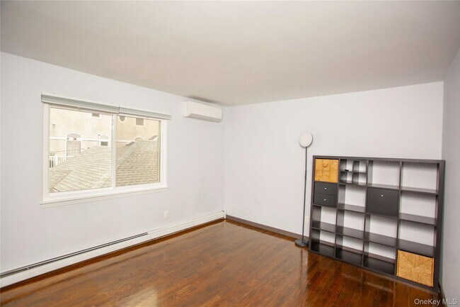 Building Photo - 428 E Harrison St