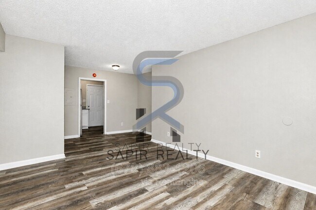Building Photo - 2055 Alison Ct SW