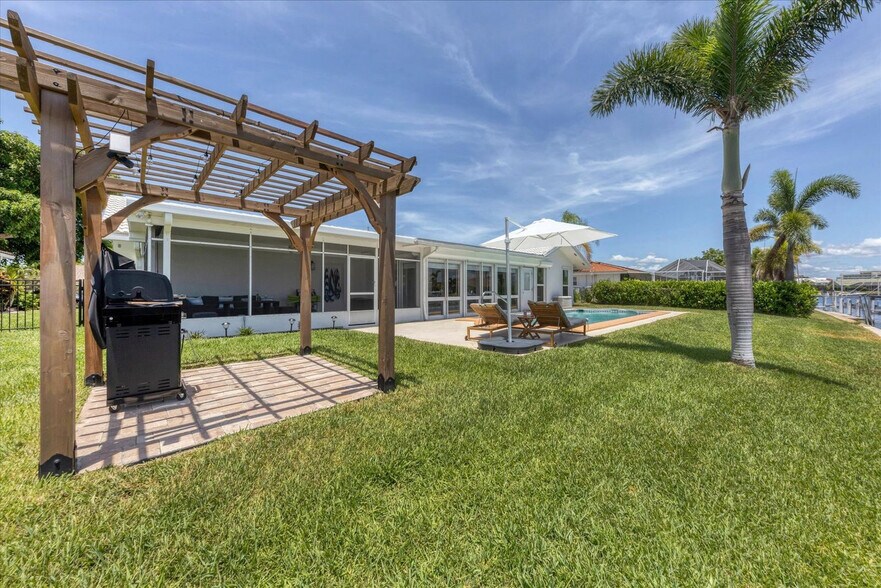 Building Photo - 510 Matares Dr