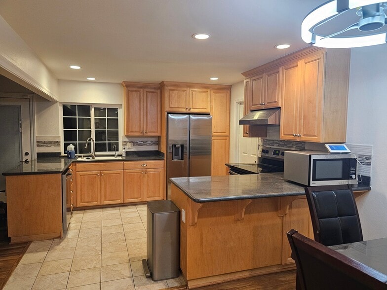 Building Photo - 419 Curie Dr