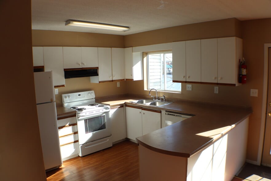 Building Photo - Swan Landing Apartments