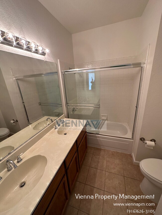 Building Photo - 108 Donegan Ct