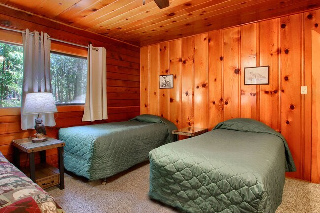 Building Photo - 2582 Deer Ln