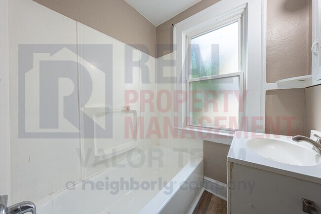 Building Photo - 15714 Huntmere Ave