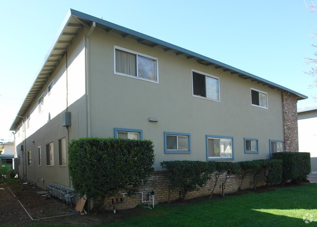 Building Photo - Savoy Plaza Apartments