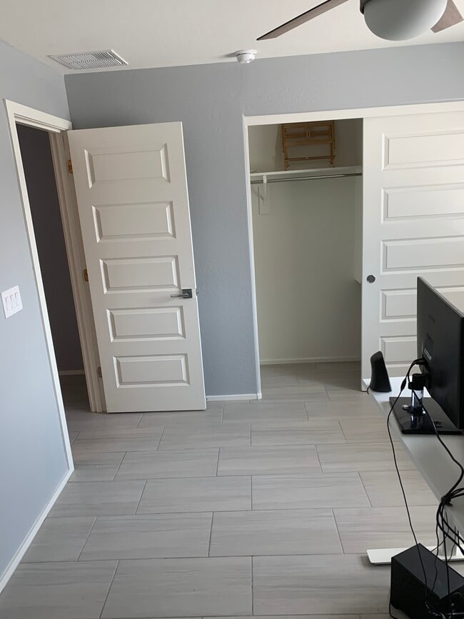 Building Photo - 2342 E Hidalgo Ave