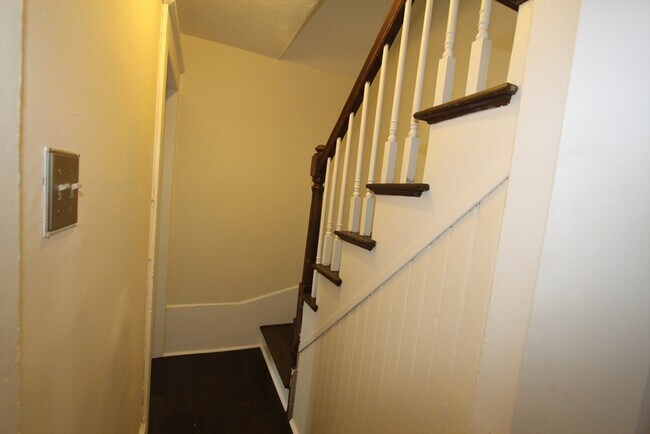 Building Photo - 24 Pleasant St