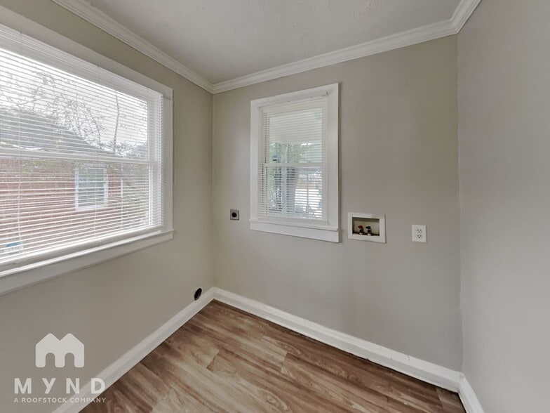 Building Photo - 1825 Oakmont Dr NW