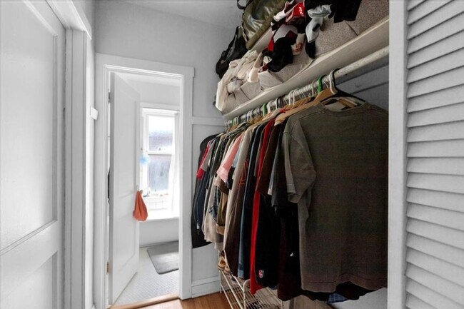 Building Photo - 1 bedroom in Chicago IL 60657