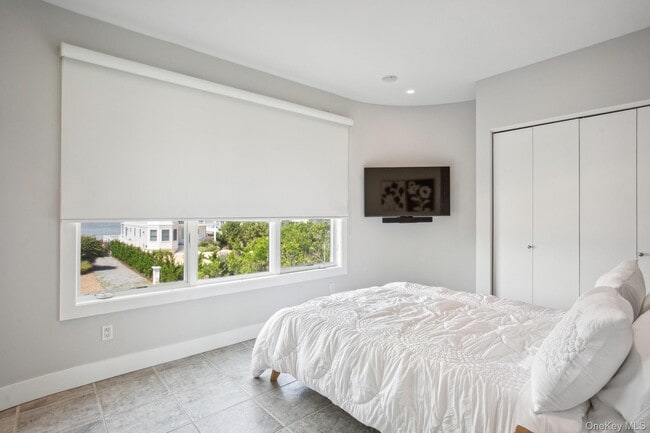 Building Photo - 681 Dune Rd